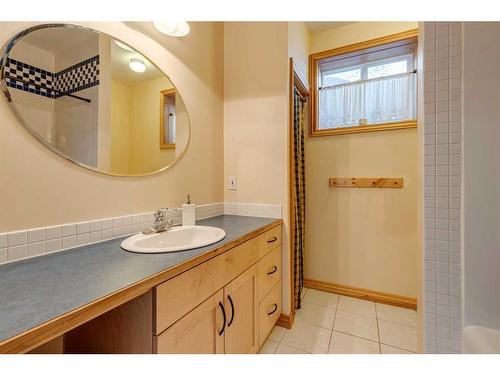 48 Elk Willow Road, Bragg Creek, AB - Indoor Photo Showing Bathroom