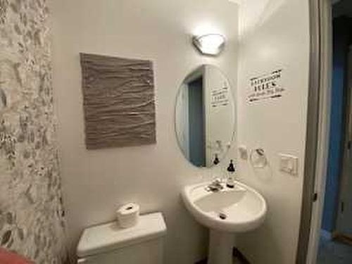 172 Covewood Green Ne, Calgary, AB - Indoor Photo Showing Bathroom