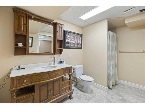 127 2Nd Avenue West, Hussar, AB - Indoor Photo Showing Bathroom