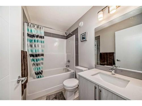 93 Homestead Boulevard Ne, Calgary, AB - Indoor Photo Showing Bathroom