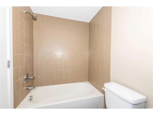 402-7110 80 Avenue Ne, Calgary, AB - Indoor Photo Showing Bathroom