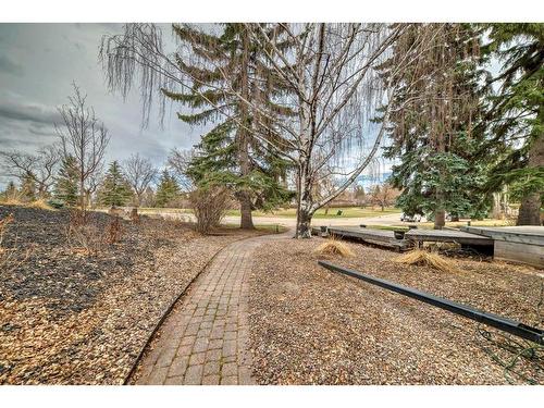 213 Wildwood Drive Sw, Calgary, AB - Outdoor With Exterior