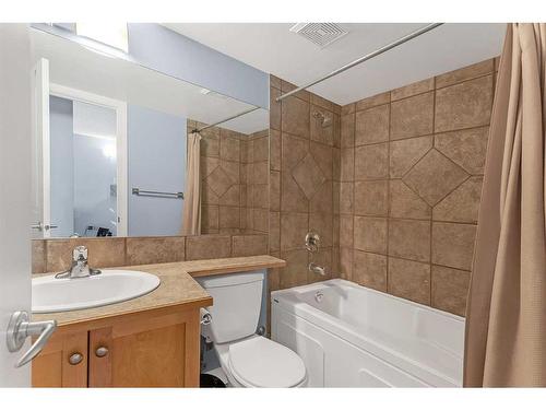 307-60 38A Avenue Sw, Calgary, AB - Indoor Photo Showing Bathroom