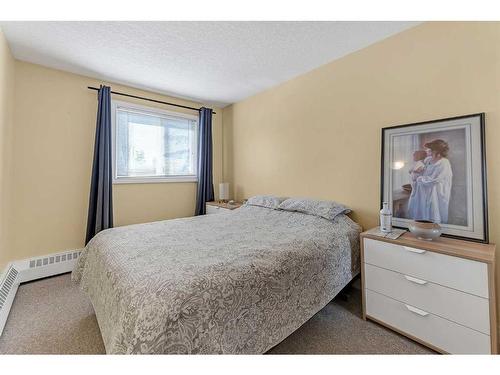 307-60 38A Avenue Sw, Calgary, AB - Indoor Photo Showing Bedroom