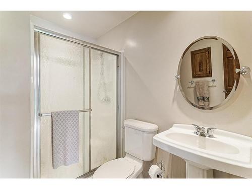 17200 Centre Street Ne, Calgary, AB - Indoor Photo Showing Bathroom