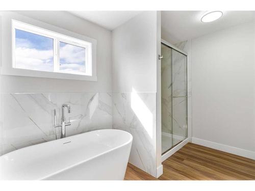 535 Clydesdale Way, Cochrane, AB - Indoor Photo Showing Bathroom