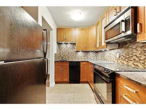 607-13104 Elbow Drive Sw, Calgary, AB - Indoor Photo Showing Kitchen