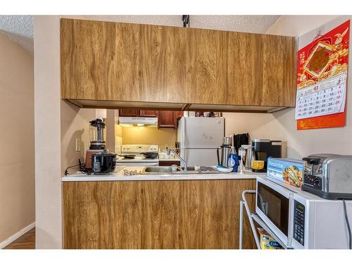 607-116 3 Avenue Se, Calgary, AB - Indoor Photo Showing Kitchen With Double Sink