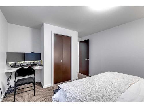 1304 Colgrove Avenue Ne, Calgary, AB - Indoor Photo Showing Bedroom