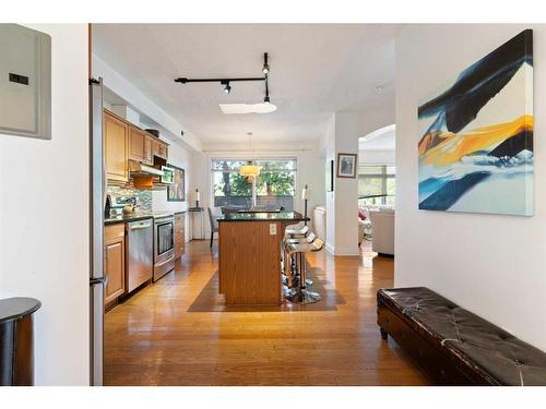 205-4 14 Street Nw, Calgary, AB - Indoor Photo Showing Kitchen