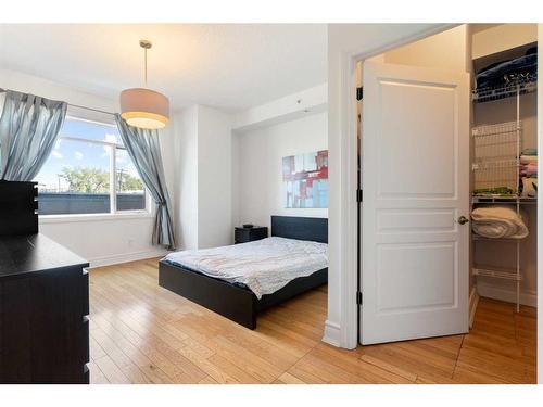 205-4 14 Street Nw, Calgary, AB - Indoor Photo Showing Bedroom