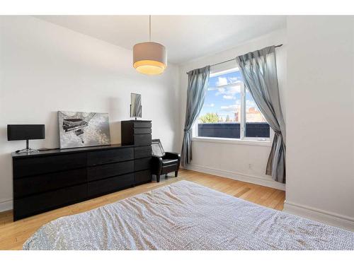 205-4 14 Street Nw, Calgary, AB - Indoor Photo Showing Bedroom