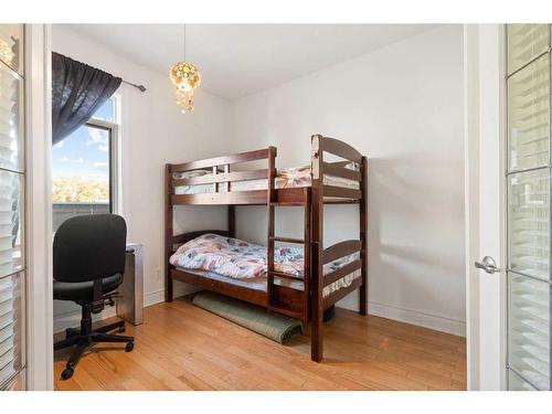 205-4 14 Street Nw, Calgary, AB - Indoor Photo Showing Bedroom