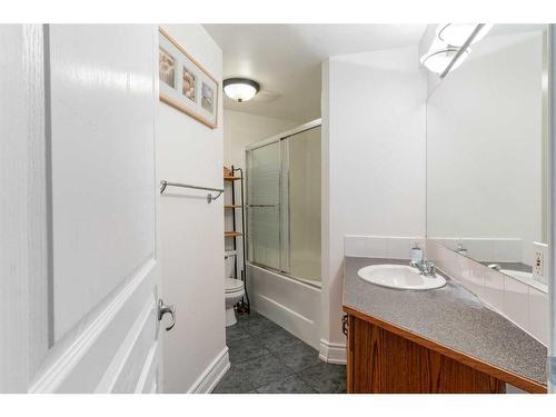 205-4 14 Street Nw, Calgary, AB - Indoor Photo Showing Bathroom