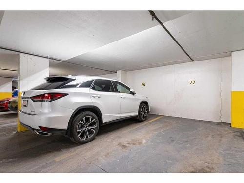 205-4 14 Street Nw, Calgary, AB - Indoor Photo Showing Garage