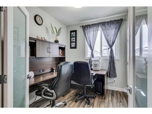 173 Baysprings Gardens Sw, Airdrie, AB - Indoor Photo Showing Office