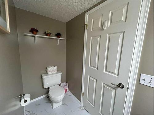 11 Erin Link Se, Calgary, AB - Indoor Photo Showing Bathroom