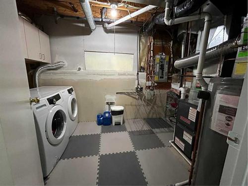 11 Erin Link Se, Calgary, AB - Indoor Photo Showing Laundry Room