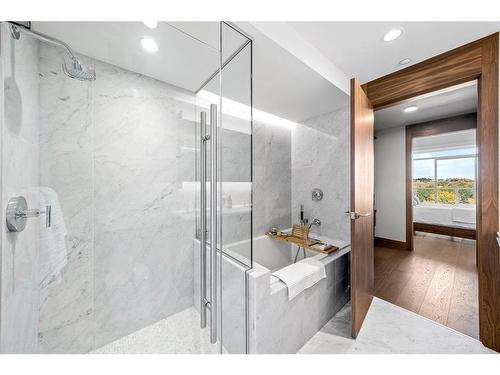 908-738 1 Avenue Sw, Calgary, AB - Indoor Photo Showing Bathroom