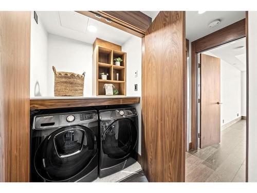 908-738 1 Avenue Sw, Calgary, AB - Indoor Photo Showing Laundry Room