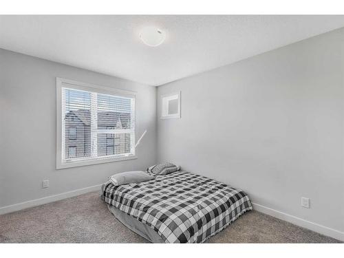 18 Evanscrest Park Nw, Calgary, AB - Indoor Photo Showing Bedroom