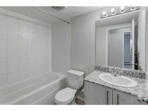 3202-4641 128 Avenue Ne, Calgary, AB - Indoor Photo Showing Bathroom