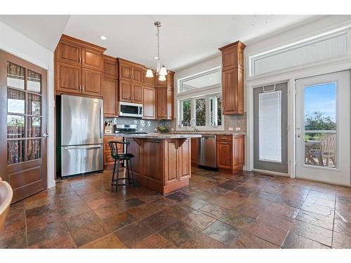 4301 39 Avenue, Ponoka, AB - Indoor Photo Showing Kitchen With Upgraded Kitchen