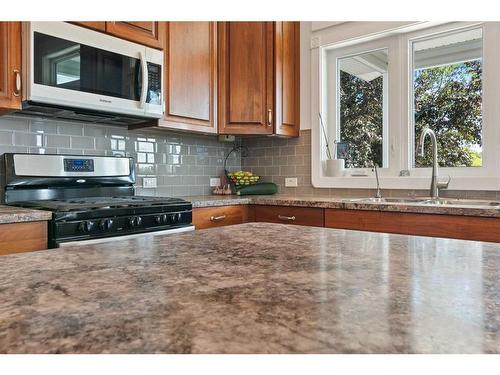 4301 39 Avenue, Ponoka, AB - Indoor Photo Showing Kitchen With Double Sink