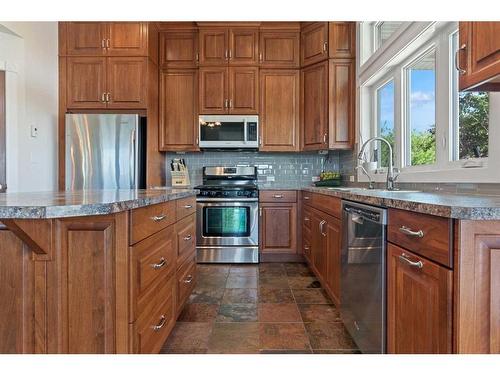 4301 39 Avenue, Ponoka, AB - Indoor Photo Showing Kitchen