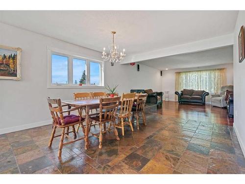 4301 39 Avenue, Ponoka, AB - Indoor Photo Showing Dining Room