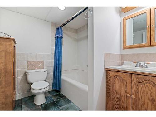 4301 39 Avenue, Ponoka, AB - Indoor Photo Showing Bathroom