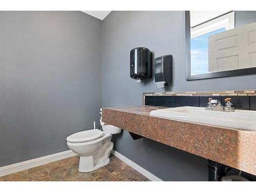 4301 39 Avenue, Ponoka, AB - Indoor Photo Showing Bathroom