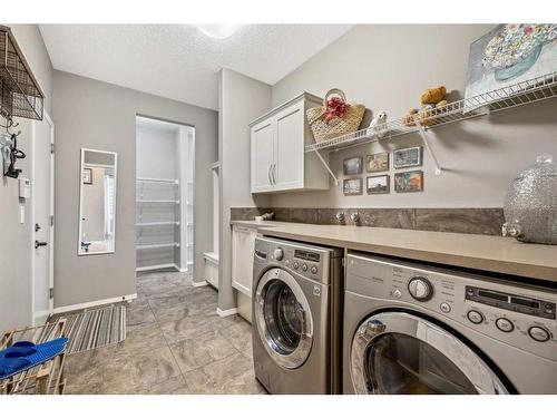 9322 14 Avenue Sw, Calgary, AB - Indoor Photo Showing Laundry Room