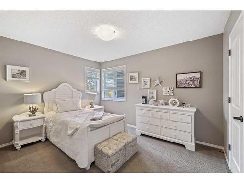 9322 14 Avenue Sw, Calgary, AB - Indoor Photo Showing Bedroom