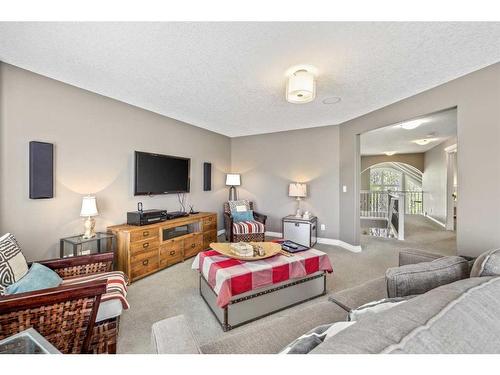 9322 14 Avenue Sw, Calgary, AB - Indoor Photo Showing Living Room