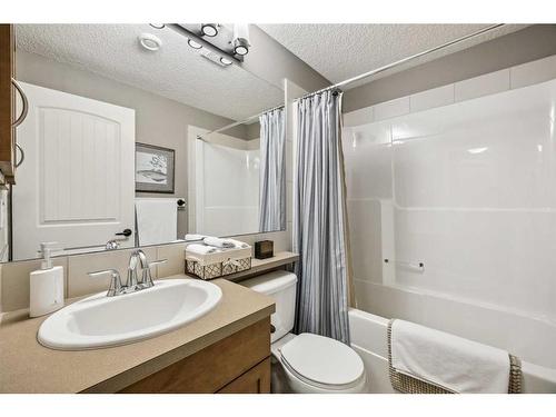 9322 14 Avenue Sw, Calgary, AB - Indoor Photo Showing Bathroom