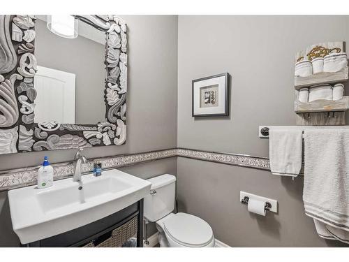 9322 14 Avenue Sw, Calgary, AB - Indoor Photo Showing Bathroom
