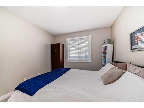 149 Williamstown Park Nw, Airdrie, AB - Indoor Photo Showing Bedroom