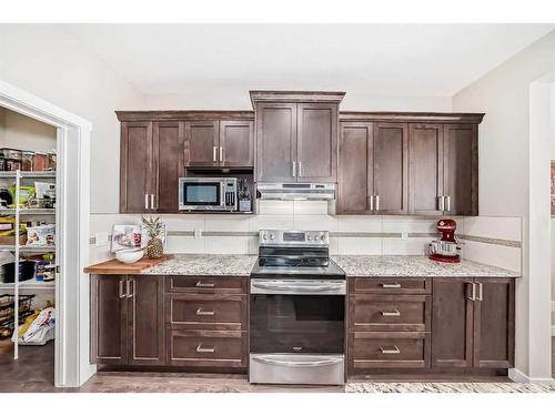 149 Williamstown Park Nw, Airdrie, AB - Indoor Photo Showing Kitchen