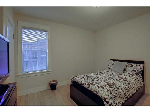 2135 16A Street Sw, Calgary, AB - Indoor Photo Showing Bedroom