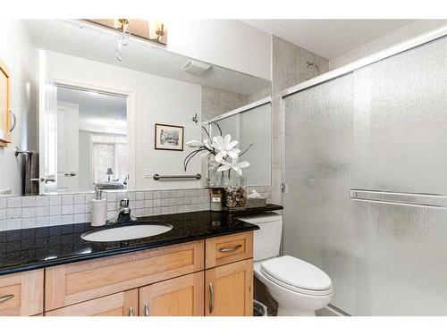 105-2121 98 Avenue Sw, Calgary, AB - Indoor Photo Showing Bathroom