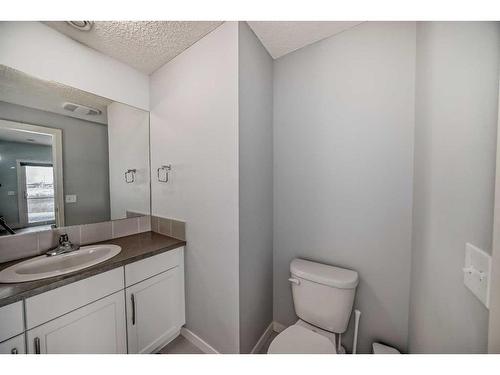647-101 Sunset Drive, Cochrane, AB - Indoor Photo Showing Bathroom