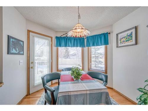 230 Hamptons Park Nw, Calgary, AB - Indoor Photo Showing Dining Room