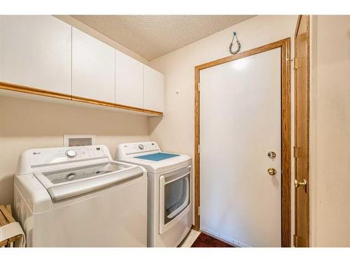 230 Hamptons Park Nw, Calgary, AB - Indoor Photo Showing Laundry Room