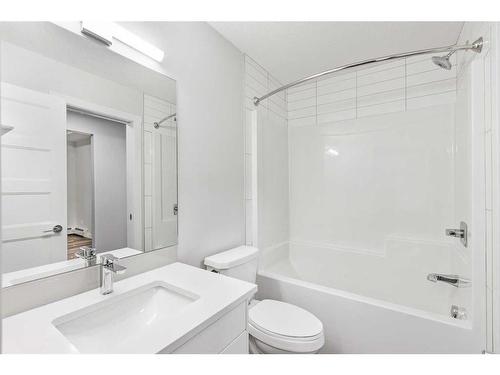 111-55 Wolf Hollow Crescent Se, Calgary, AB - Indoor Photo Showing Bathroom