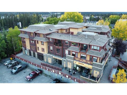 202-743 Railway Avenue, Canmore, AB - Outdoor