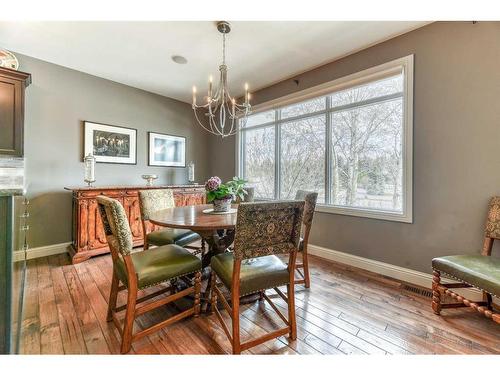 139 Valhalla Crescent Nw, Calgary, AB - Indoor Photo Showing Dining Room