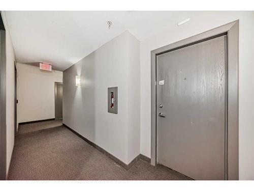 1606-210 15 Avenue Se, Calgary, AB - Indoor Photo Showing Other Room