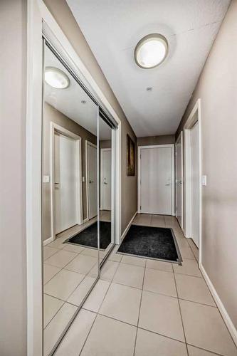 1606-210 15 Avenue Se, Calgary, AB - Indoor Photo Showing Other Room