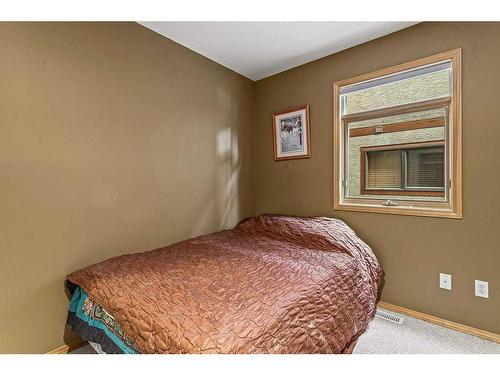 2-817 5Th Street, Canmore, AB - Indoor Photo Showing Bedroom